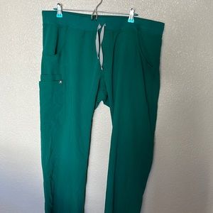 Figs Hunter Green Kade - Cargo Scrub Pants
XL - Hunter Green